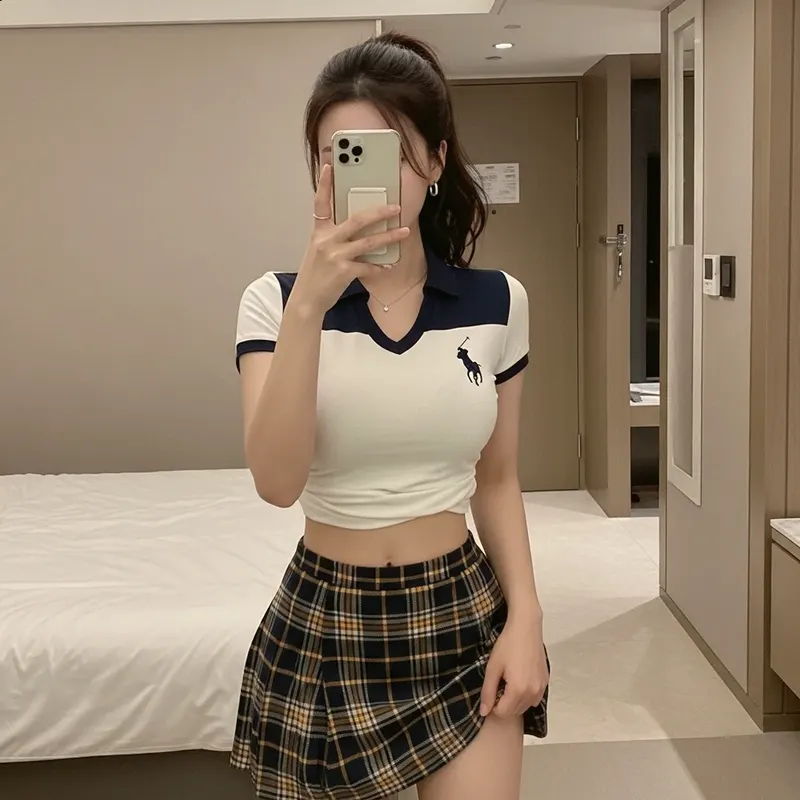 호텔 객실의 여성 이미지