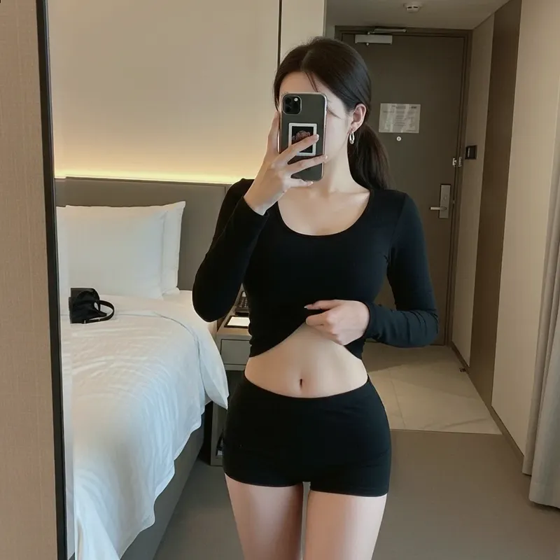 호텔 객실의 여성 이미지