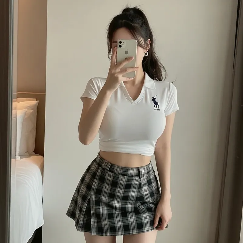 호텔 객실의 여성 이미지