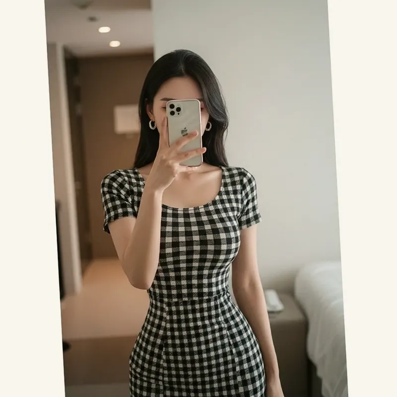 호텔 객실의 여성 이미지