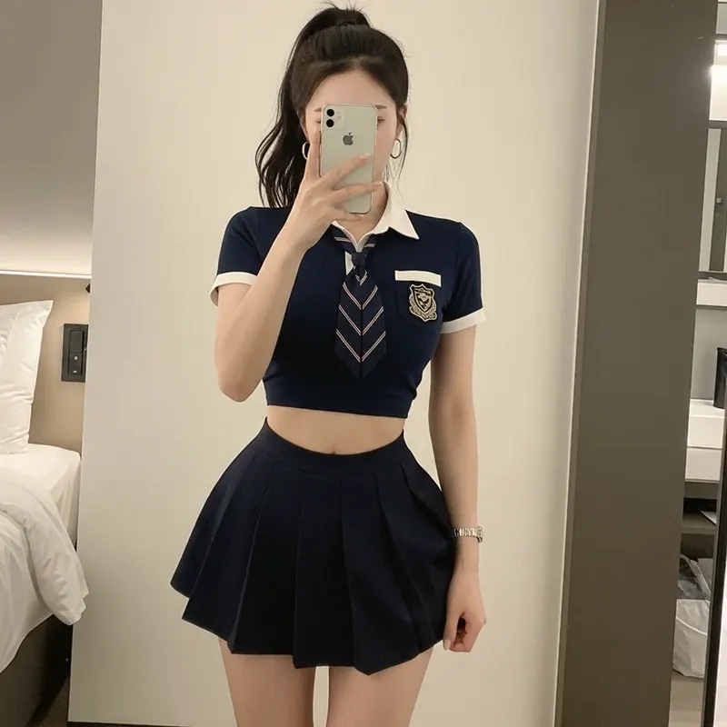 호텔 객실의 여성 이미지