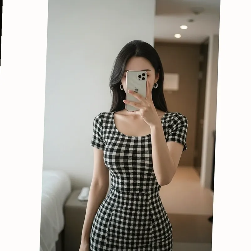 호텔 객실의 여성 이미지