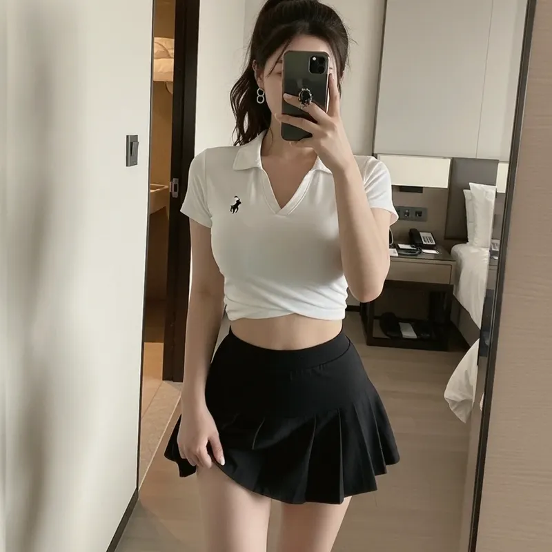 호텔 객실의 여성 이미지