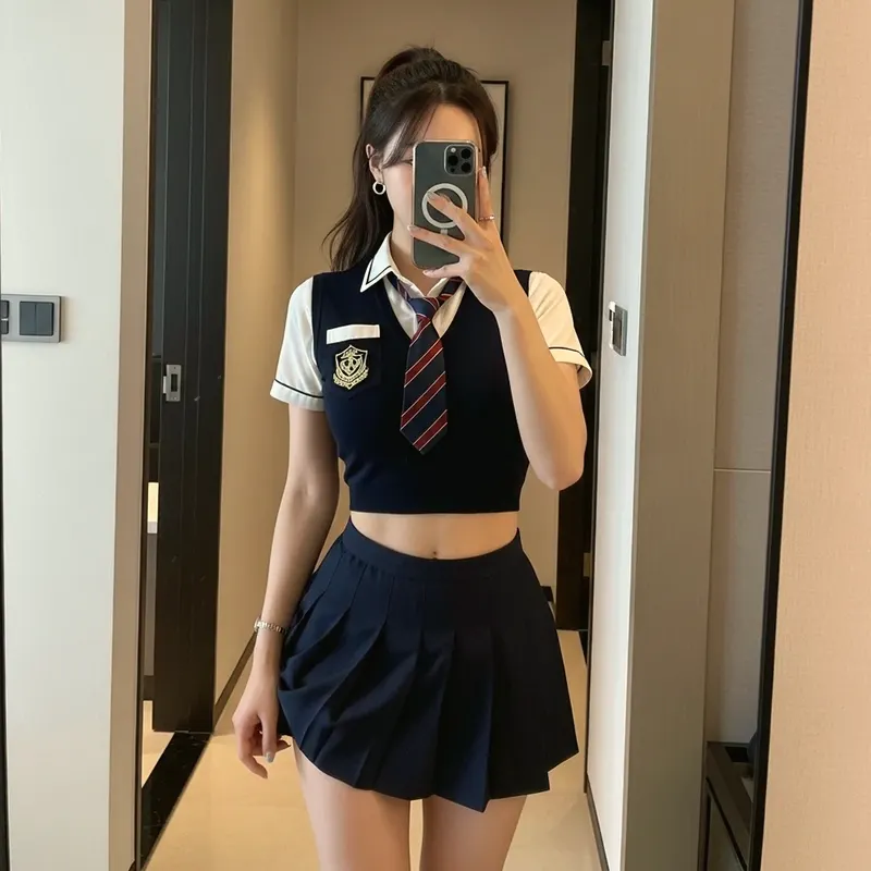호텔 객실의 여성 이미지