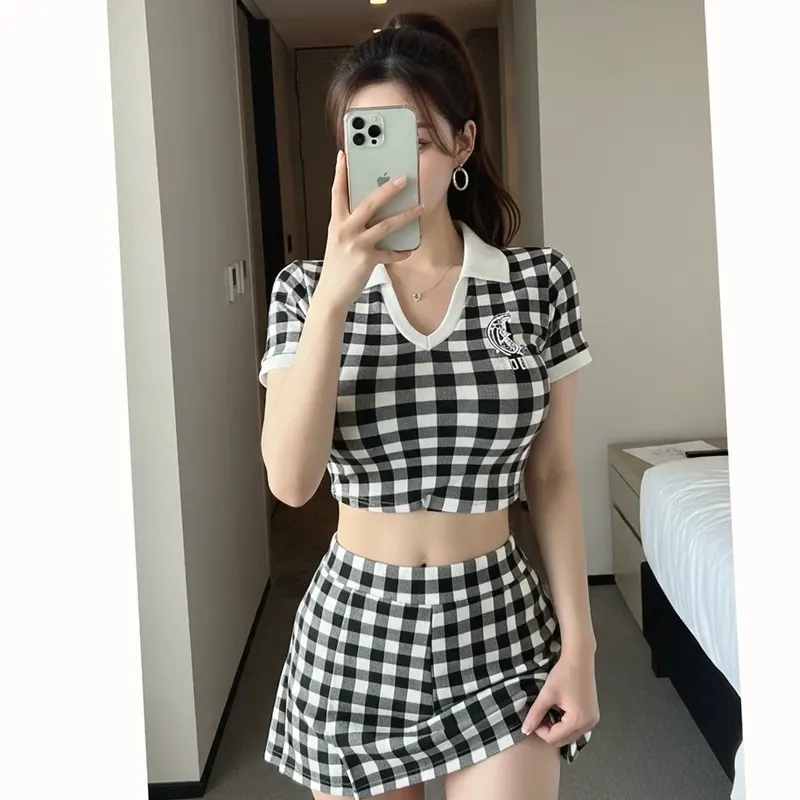 호텔 객실의 여성 이미지