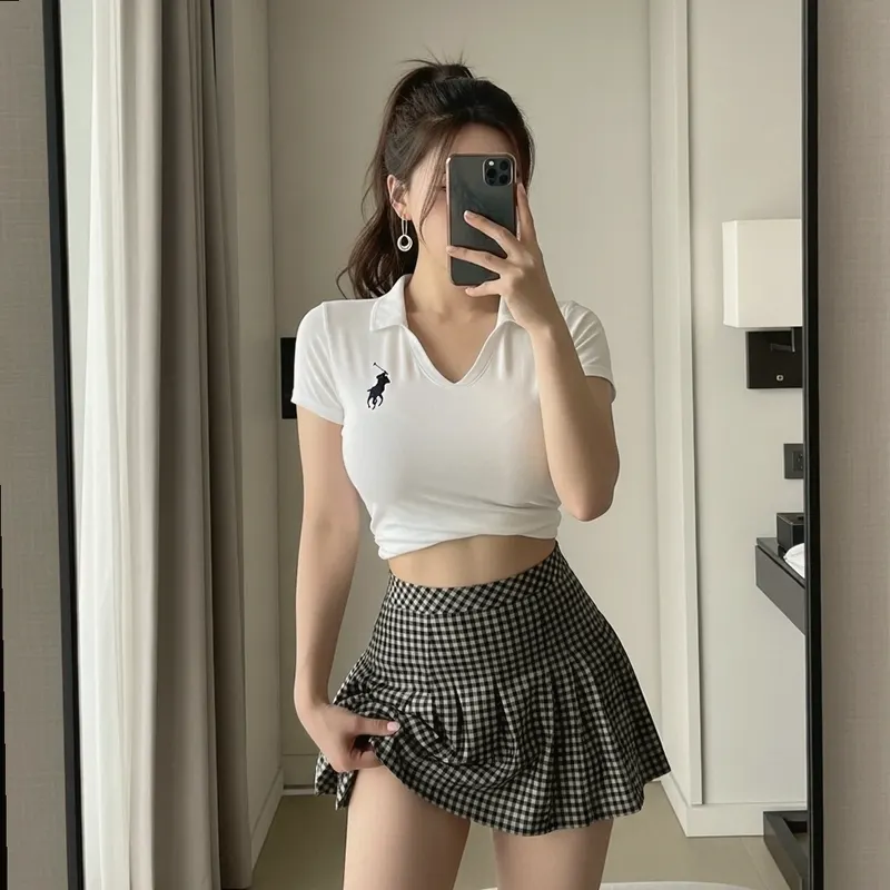 호텔 객실의 여성 이미지