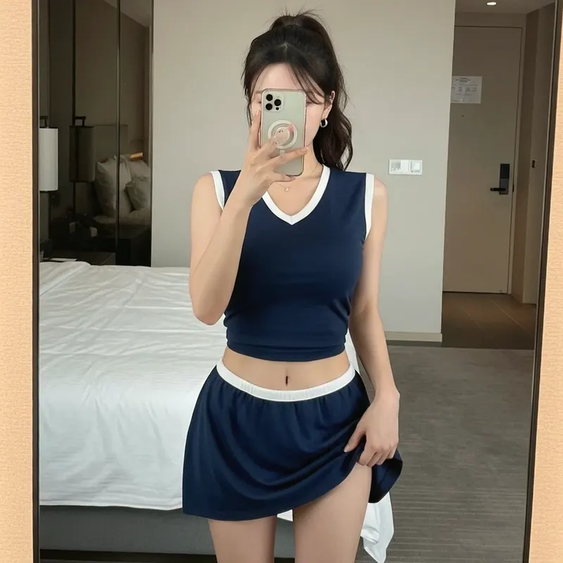 호텔 객실의 여성 이미지